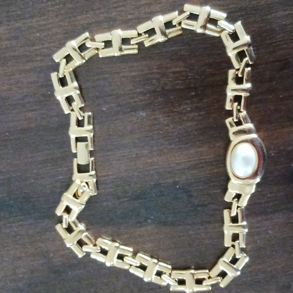Napier Patent Pending Necklace/ Choker Goldtone 17"